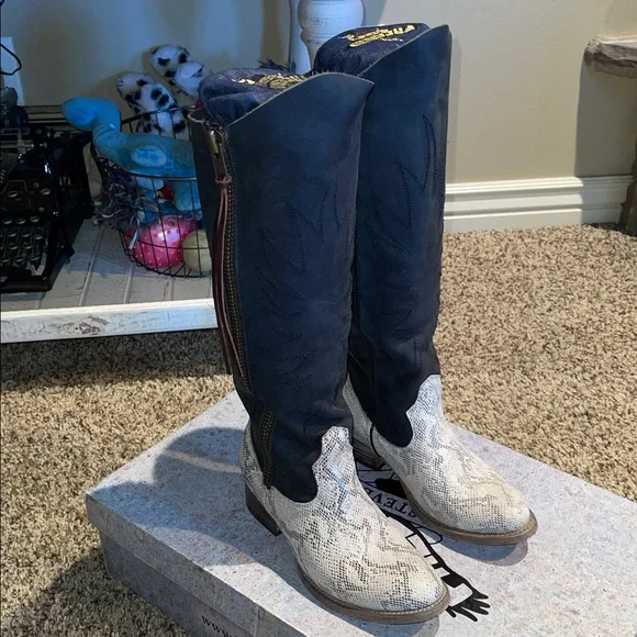 Freebird By Steven Whisper Tall Boots  In Black Snake - Picture 4 of 16